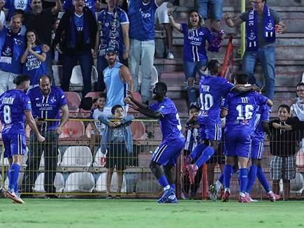 הפועל פ&ldquo;ת כבשה ראשונה (לירון מולדובן)