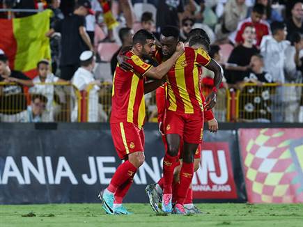 אנסה השווה למארחת (לירון מולדובן)