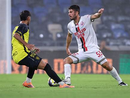 הפועל חיפה עוד חזרה למשחק (צילום: מאור אלקסלסי)