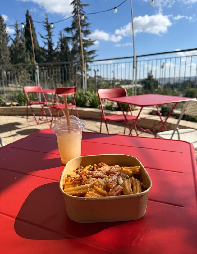 פסטה ברוטב עגבניות ומיסו פסטה ברוטב עגבניות ומיסו