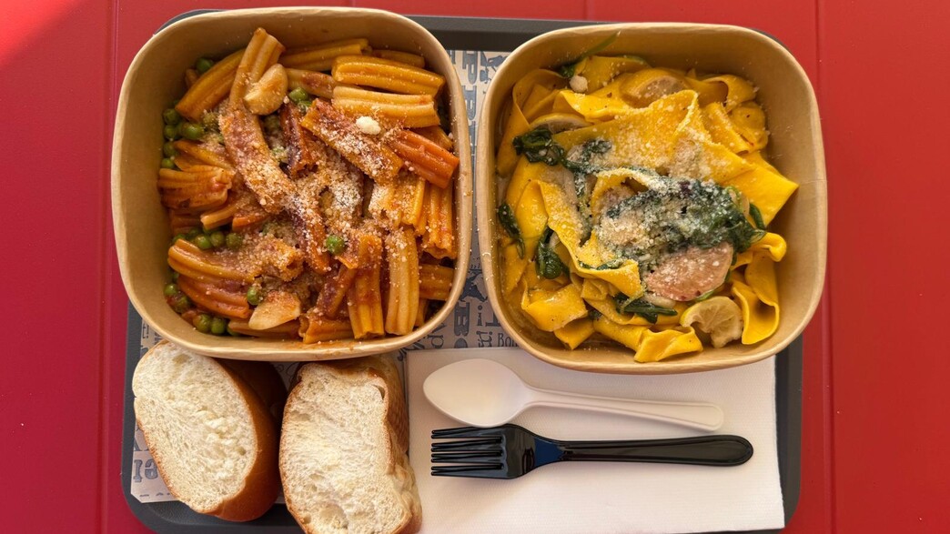 פסטה טריה במנות גדולות. פסטטריה פסטה טריה במנות גדולות. פסטטריה