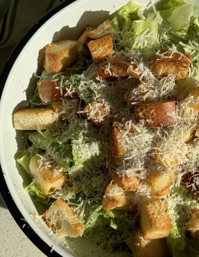 סלט קיסר. מושלם לאירוח