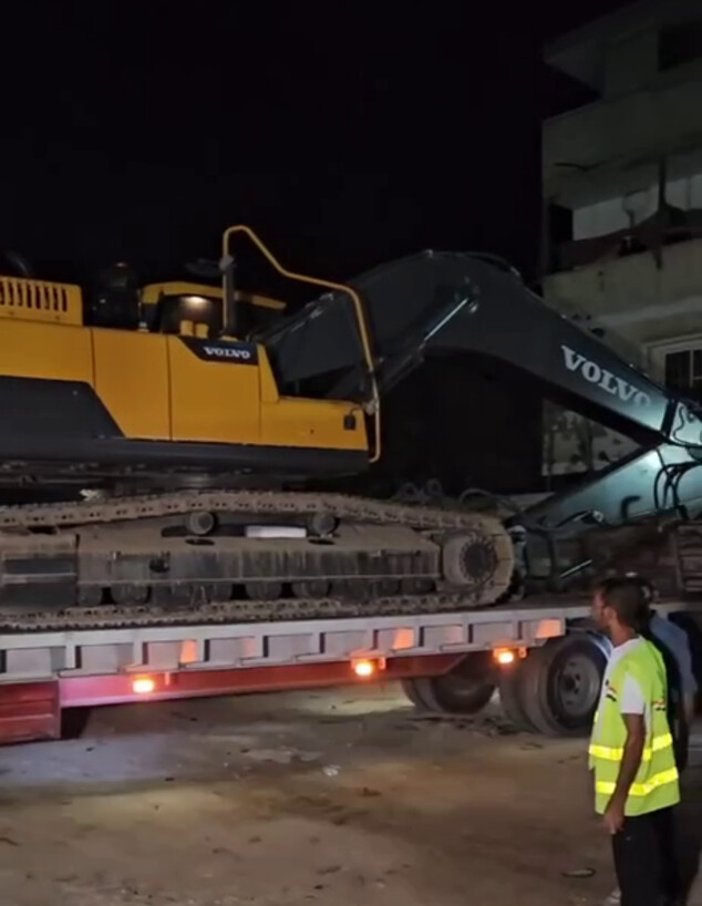 הכלים הכבדים שנכנסו עם הצוות המצרי לצורך איתור החטופים החללים בעזה