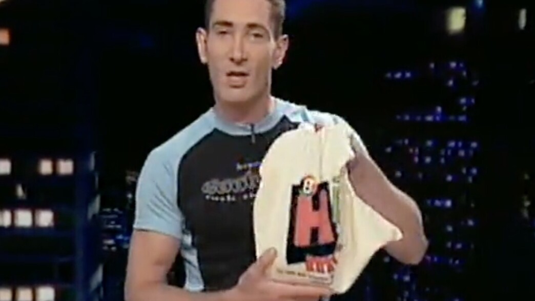 עופר נחשון עם תיק של היטמן 8 עופר נחשון עם תיק של היטמן 8