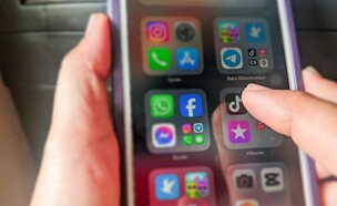 אפליקציות, רשתות חברתיות (צילום: Pastika jaya, shutterstock)