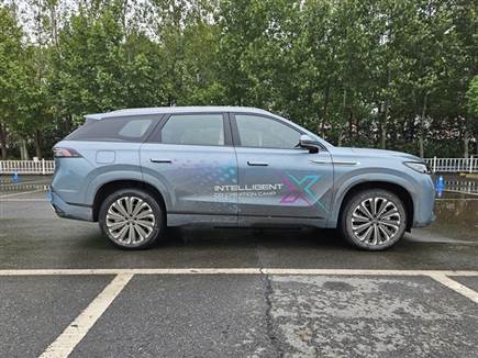 פלאג-אין עם 1.5 ליטר טורבו ו-3 מנועים חשמליים, 530 כ“ס וטווח נסיעה (צילום: ספורט 5)