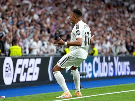 אמבפה חגג ראשון (Photo by Angel Martinez/Getty Images)