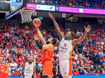 אניס בדרך לסל (אלן שיבר)