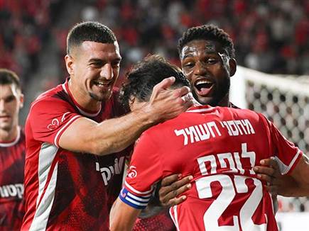 לופס כבש ראשון בדקה ה-30 (ברני ארדוב)