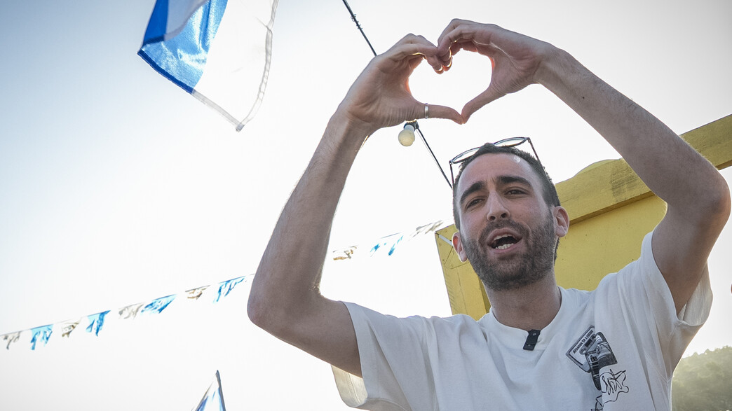 אבינתן אור חוזר לביתו אבינתן אור חוזר לביתו