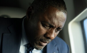 על סף פיצוץ, אידריס אלבה (צילום: Netflix, יחסי ציבור)