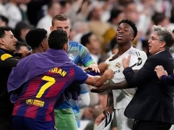 מהומת ענק בין הספסלים (GETTY) (צילום: ספורט 5)