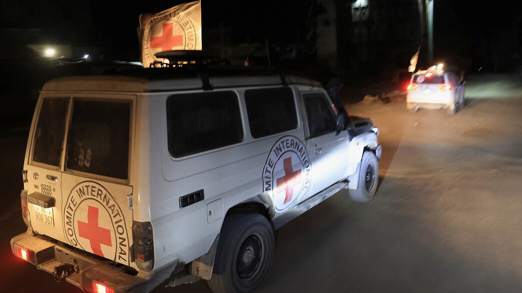 החלל החטוף הועבר לצלב האדום החלל החטוף הועבר לצלב האדום