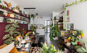 דירת מעצבת סלון  (צילום: מירב פלברג)