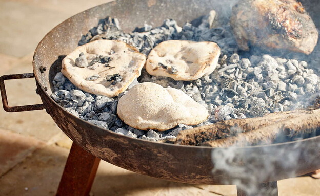 עבודה עם אש גלויה. בוץ מצפה רמון עבודה עם אש גלויה. בוץ מצפה רמון