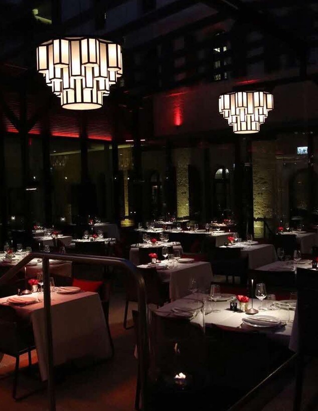 ג'אפון עוברת מהמרפסת לקומה הראשונה של סטאי ג'אפון עוברת מהמרפסת לקומה הראשונה של סטאי