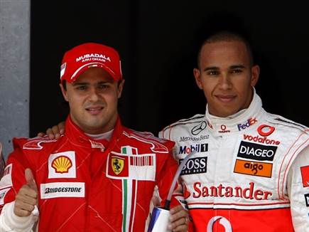 לצידו של המילטון בעונת 2008 (צילום: ספורט 5)