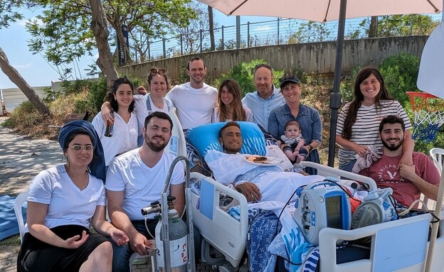 ביום העצמאות באגם בשיבא עם אמא, אבא, אחים וגיסים ביום העצמאות באגם בשיבא עם אמא, אבא, אחים וגיסים