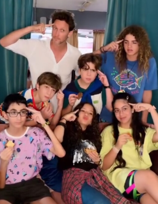 קאסט "סושרד הצעיר" כאן חינוכית