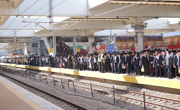 חרדים בדרך להפגנה בירושלים חרדים בדרך להפגנה בירושלים