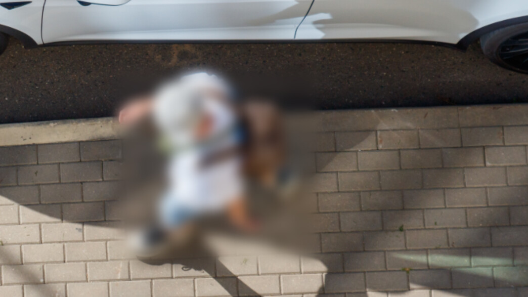 גבר הולך ברחוב