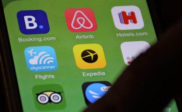 אפליקציית בוקינג (צילום: Michele Ursi, shutterstock)