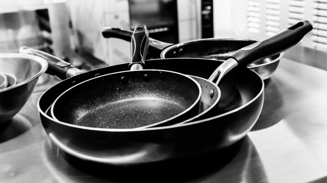 מחבתות בערימה