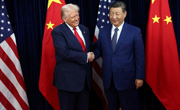 שני המנהיגים בפגישה בדרום קוריאה