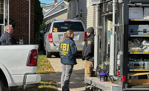 סוכני FBI במישיגן (צילום: AP)