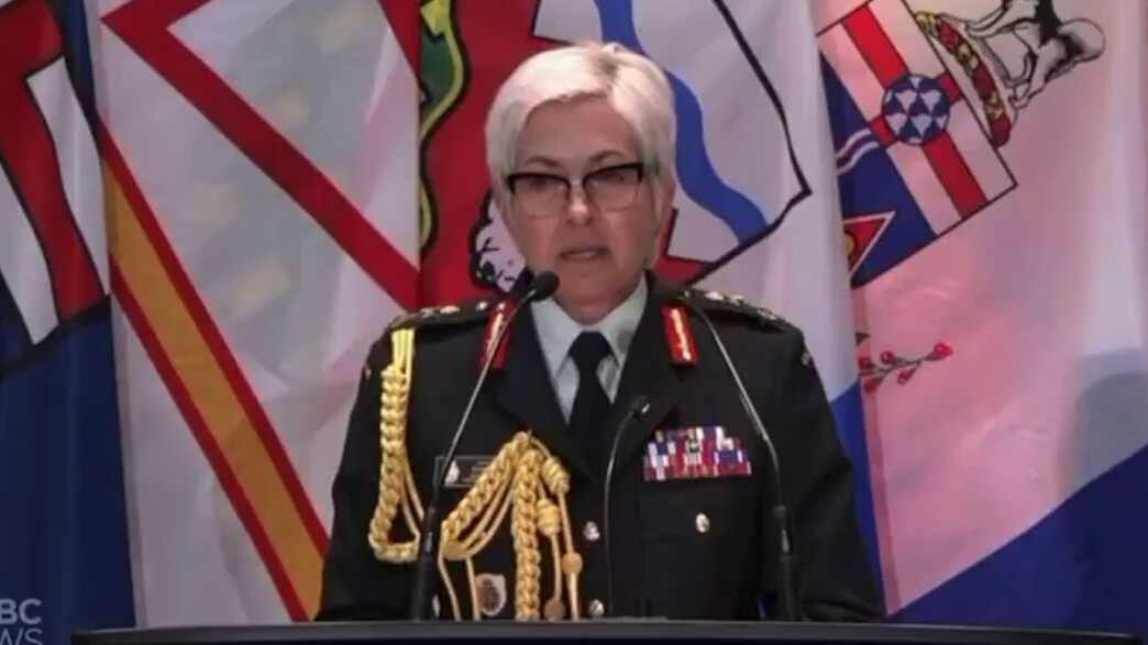 הגנרלית של צבא קנדה מתנצלת על גזענות ובוכה