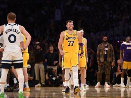 Nick Tomoyasu/NBAE via Getty Images (צילום: ספורט 5)