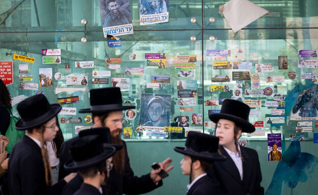 חרדים בדרכם להפגנה בירושלים