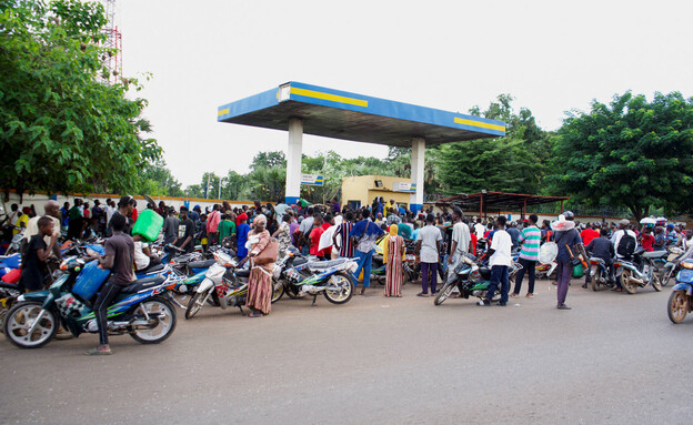 תחנת דלק מושבתת בבמקו, בירת מאלי