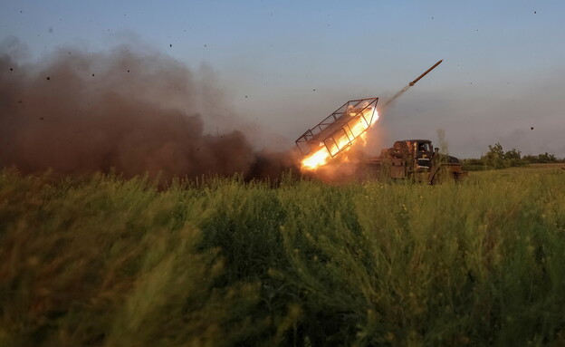 כוחות צבא אוקראינה נלחמים בגזרת פוקרובסק, דונייצק (צילום: רויטרס)