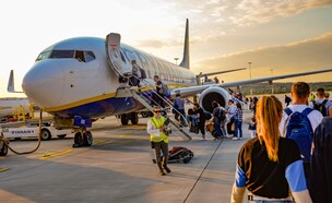 ריינאייר נוסעים  (צילום: Svet foto, shutterstock)