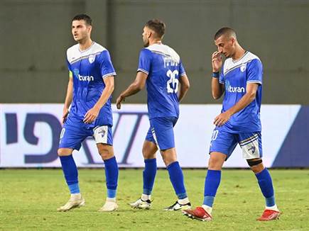 ק&ldquo;ש - הולכת לקרב תחתית חשוב מול טבריה (צילום: ברני ארדוב)