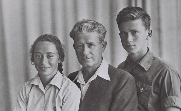 יצחק רבין בילדותו עם אביו נחמיה ואחותו רחל