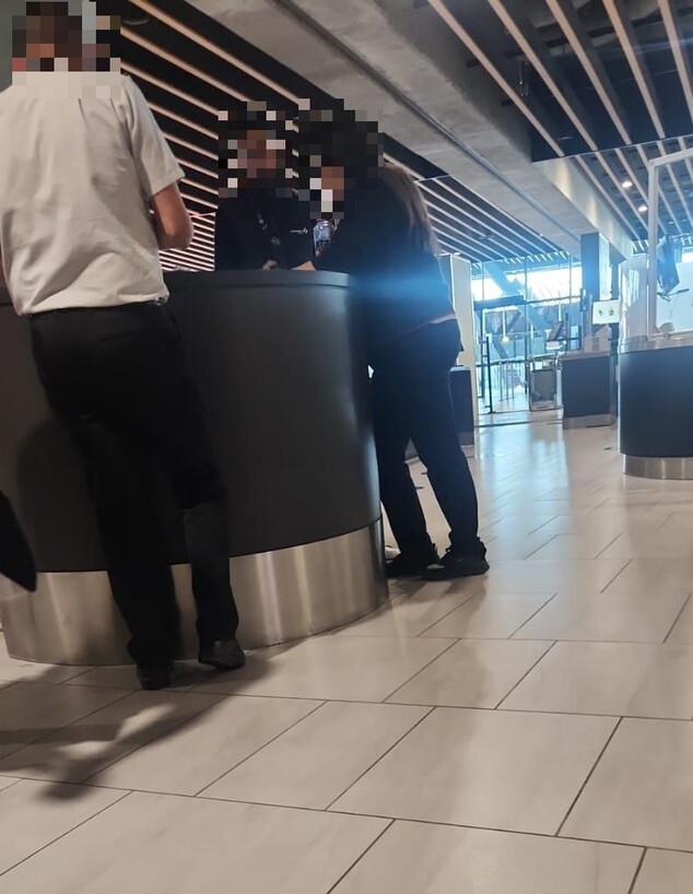 העיכוב בשדה התעופה בליון