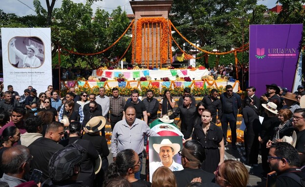 הלווייתו של מנזו רודריגז בעיר אורופאן במקסיקו