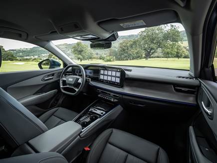 גם רשימת האבזור ורמות הגימור זהות בין שתי הגרסאות