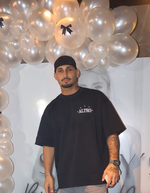 ארז איסקוב במסיבת יום ההולדת של שלקה