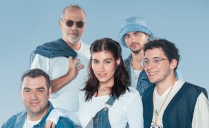 קאסט "הקוסם" 2024/5 של הבימה עם אלה לי להב (צילום: חנן אסור, באדיבות יחסי ציבור, התיאטרון הלאומי הבימה)