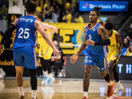 פלויד להט בחצי הראשון, אך קלע 2 בשני (עודד קרני)