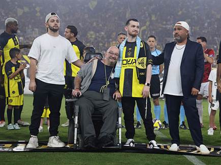 הרגע המרגש של הערב - בר קופרשטיין יחד עם אביו (אלן שיבר)