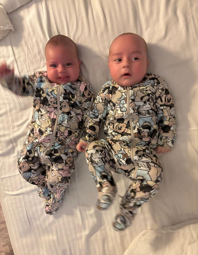 אחיות תאומים  