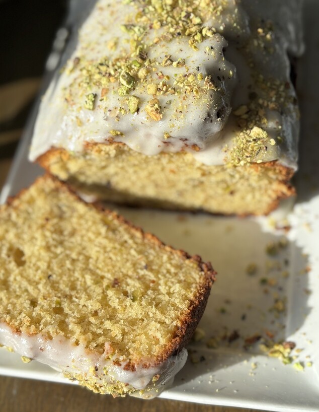 עוגת לימון ופיסטוק. עוגה של סתיו (צילום: קרן אגם, mako אוכל)