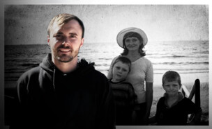 האחים אלכס וסלבה עם אימם ילנה (צילום: באדיבות המשפחה)