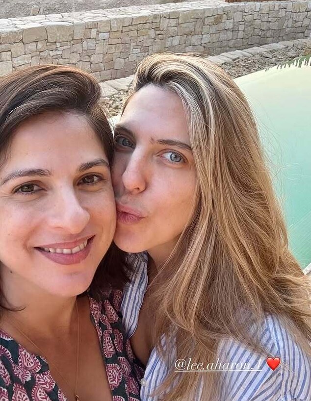 נסלי ברדה, לי אהרון