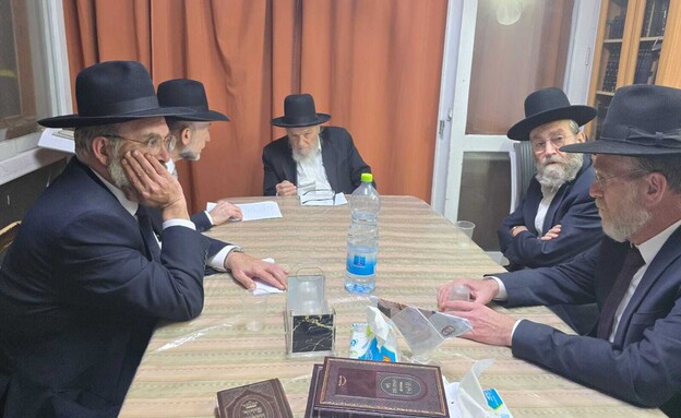 חברי דגל התורה במפגש עם המנהיג הליטאי הרב הירש