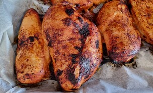 הדרך הכי קלה וטעימה להכין חזה עוף בנינג'ה (צילום: הדר אליאס)